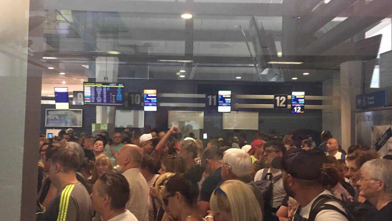 Čitaoci šalju: Aerodrom u Titvtu iznenadili turisti u junu