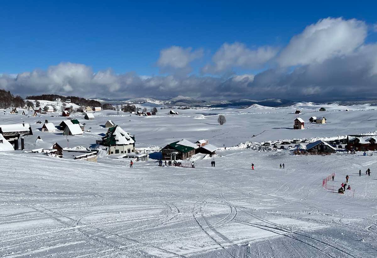 Počela sezona skijanja na Savinom kuku