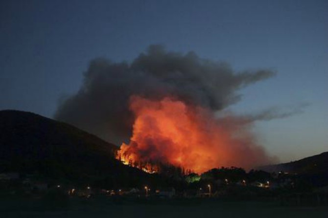 Gori i hrvatsko primorje, vatrogasci danima gase požare