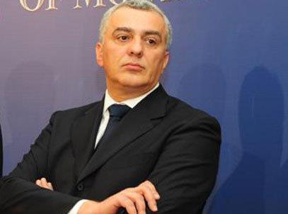Mandić pita zašto Bulatović nije sahranjen sa državnim počastima