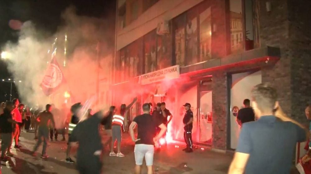 Policija privodi učesnike protesta u Valjevu