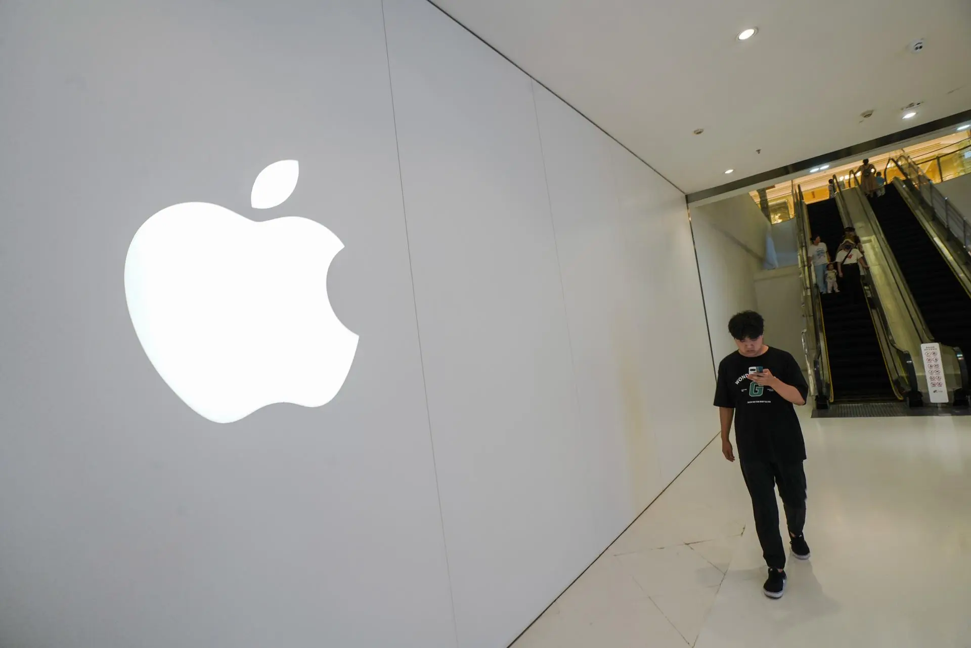 Appleov bilionski uzlet: Prodaja modela iPhone 17 vodi kompaniju ka rekordnoj tržišnoj vrijednosti
