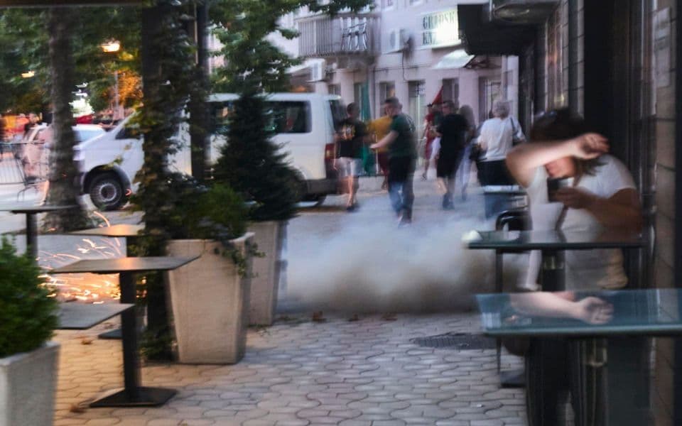 Neselektivna upotreba suzavca na proslavi Dana državnosti u Nikšiću nema opravdanja