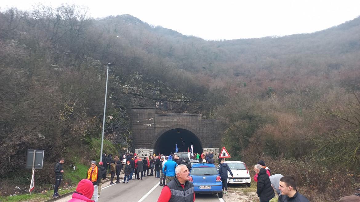 Protest građana: Nikšićani danas blokirali tunel Budoš, Cetinjani kružni tok, blokada bila i u Mojkovcu