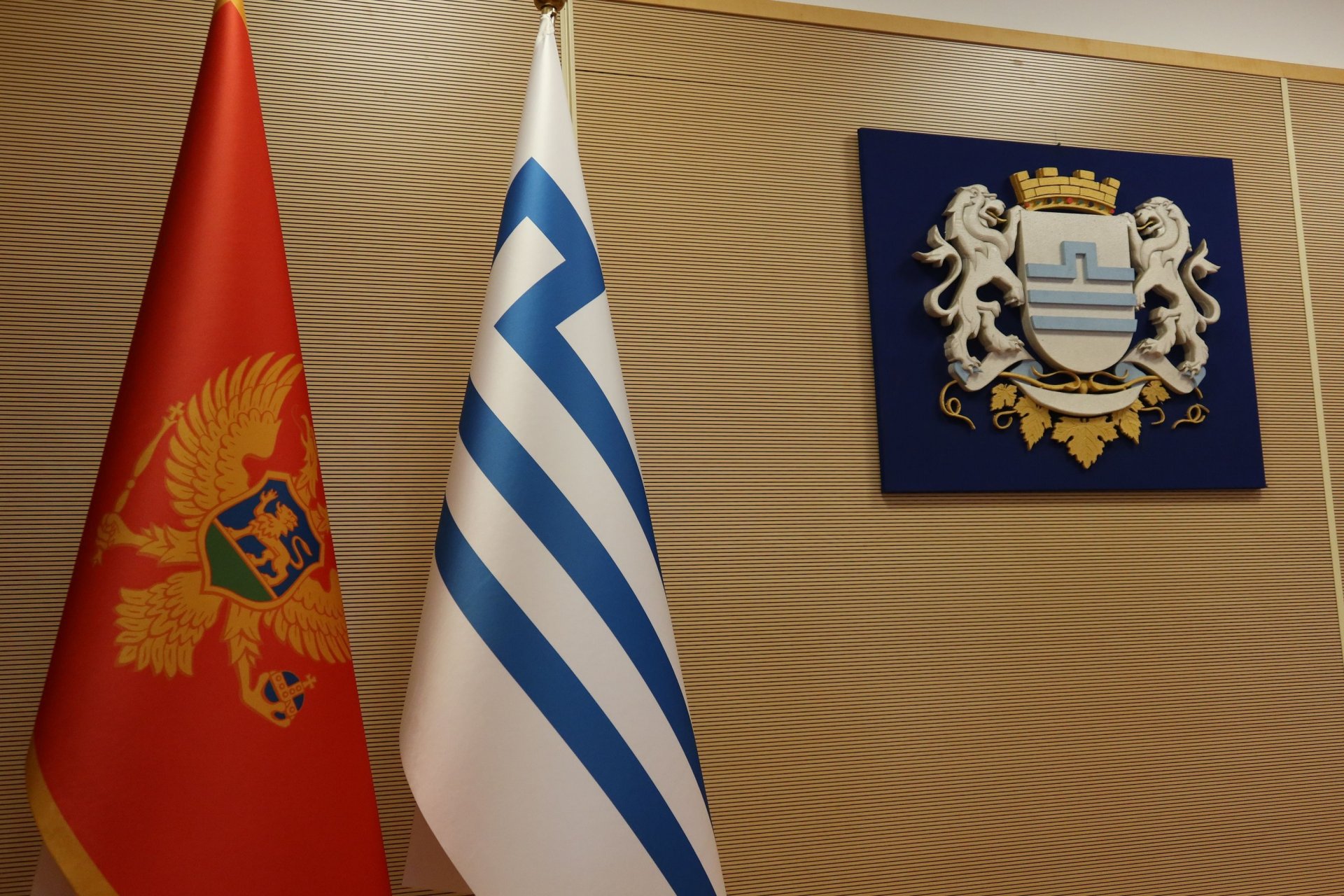 Odbor dao zeleno svjetlo i predložio Skupštini GG da Amfilohije i Halit Đečević dobiju spomen-obilježje u Podgorici