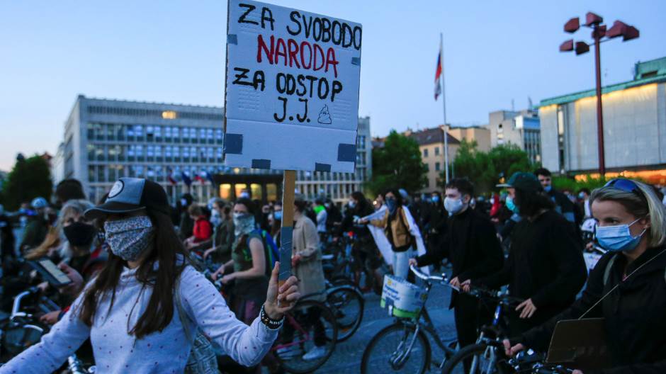Auto-protest protiv vlasti u Ljubljani