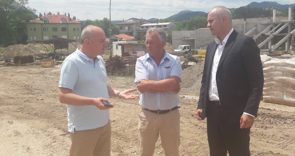 Izgradnja fudbalskog terena na Cetinju teče po planu