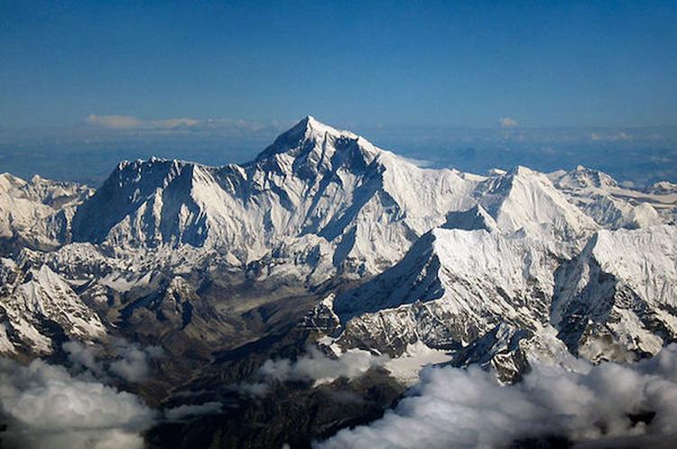 Alpinista preminuo na vrhu Mont Everesta zbog gužve