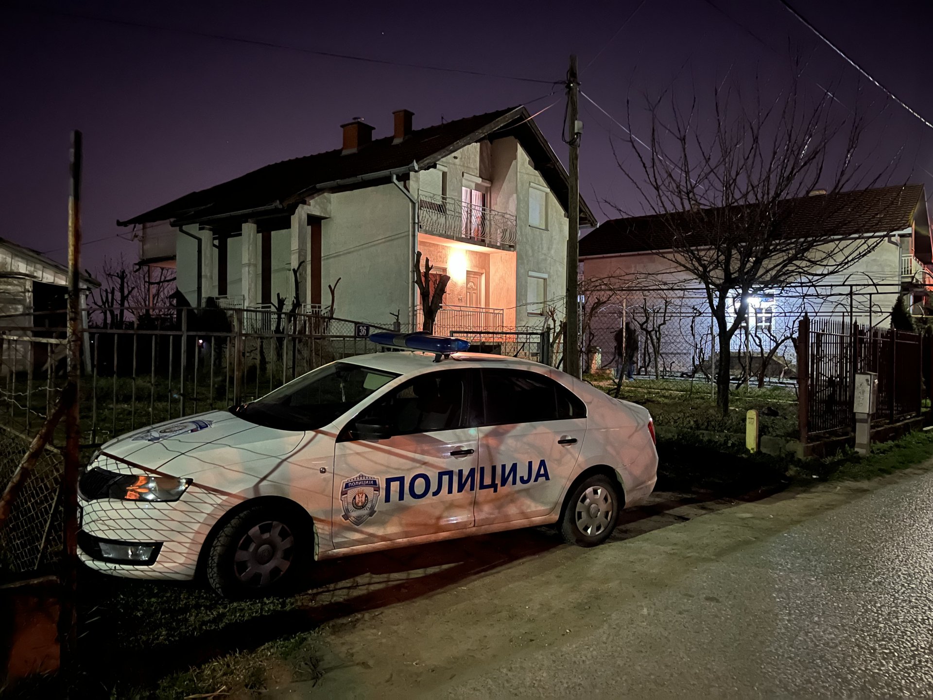 Užasavajući detalji tragedije u Novom Sadu: Sumnja se da je bračni par koji je sinoć skočio sa zgrade, prije toga ubio sopstvenu djecu