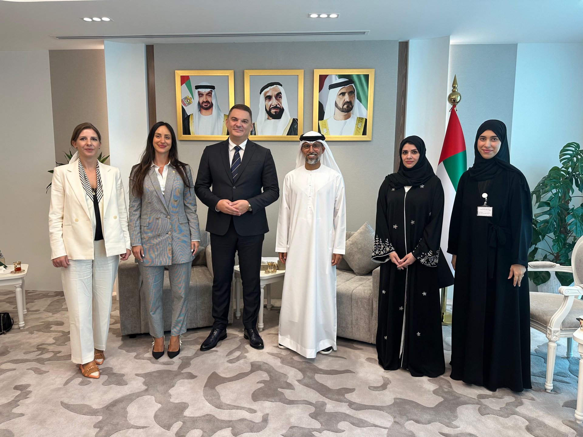 Šahmanović sa Al Mazrouijem: UAE spremni da pomognu, sarađuju i investiraju u Crnu Goru