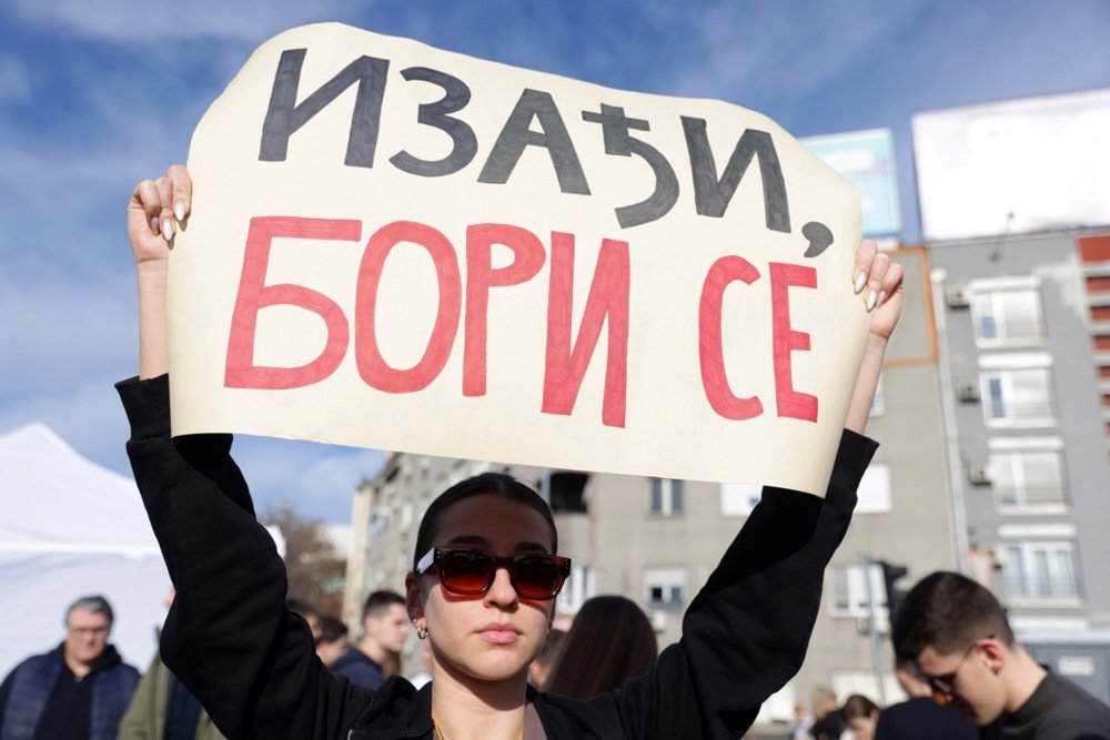 Srbija: Studenti, uz vatromet, tačno na vrijeme stigli u Inđiju; Pješačili više od 40 kilometara za desetak sati