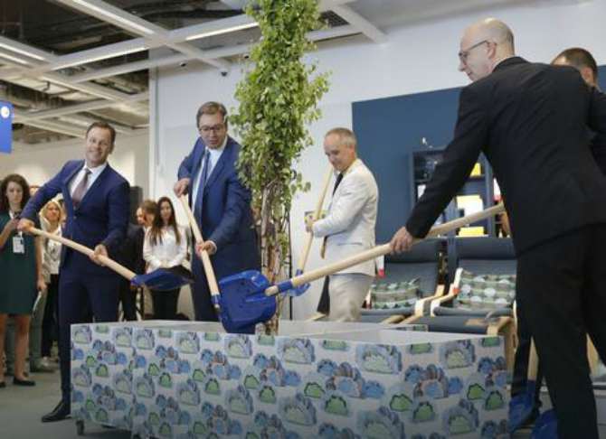 Otvorena Ikea u Srbiji, Vučić zasadio bijelu brezu