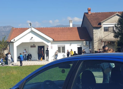 Čitalac šalje: Gužva ispred kovid ambulante u Danilovgradu, epidemiološka situacija se pogoršava?