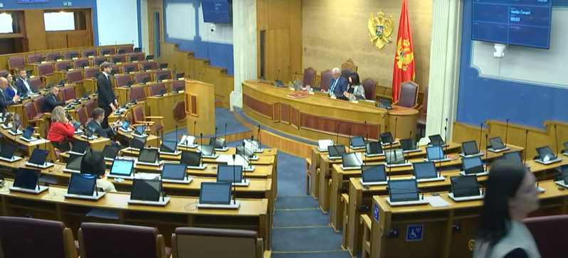 Nikolić: Na sceni imamo stradanje demokratije; Vuković Kuč: Ovo je gaženje Skupštine i Crne Gore