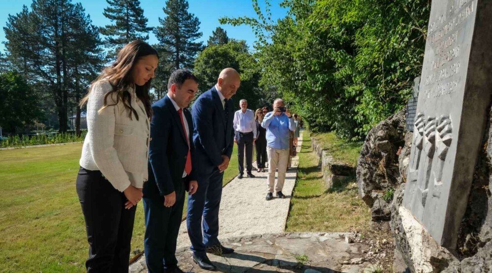 Položen vijenac na Spomen – kosturnicu povodom obilježavanja 13. jula