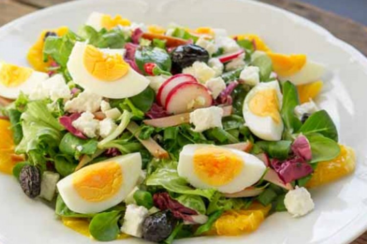 Salata s piletinom i jajima - savršen ljetni obrok