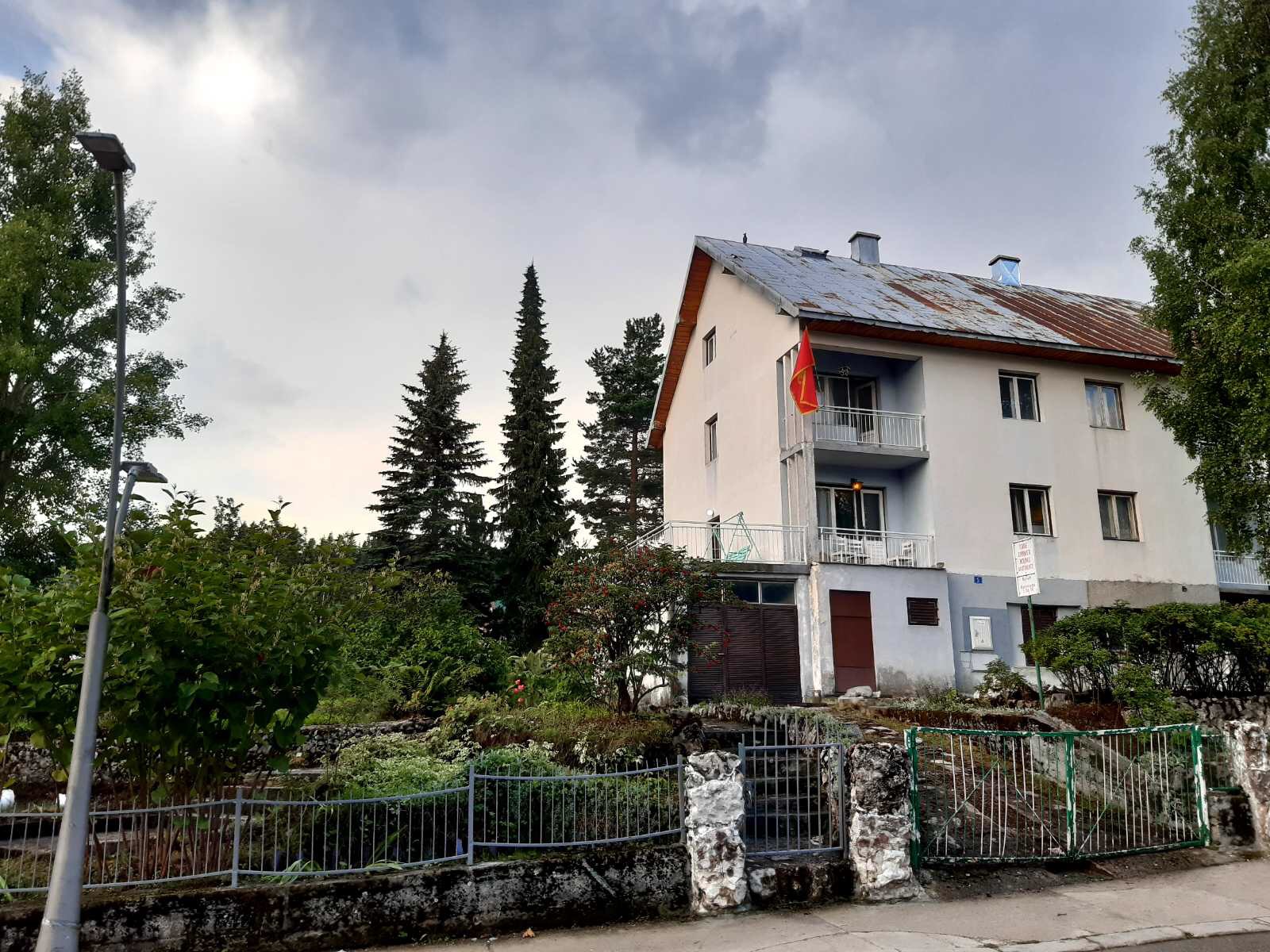 Žabljak: Uklonjena državna zastava sa porodične kuće Zlatka Bulića