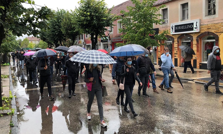 Protest u Nikšiću: Traže otvaranje kafića uz poštovanje mjera