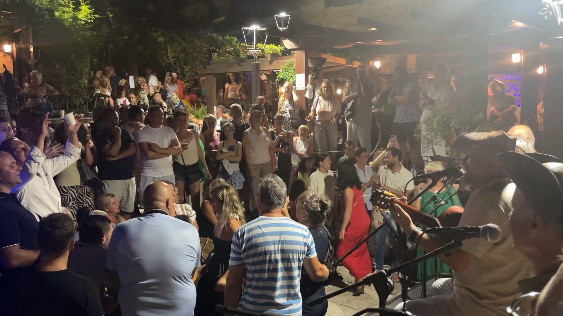 Ulcinj: Tradicionalna gastronomsko-turistička manifestacija “Noć bamije” privukla veliko interesovanje