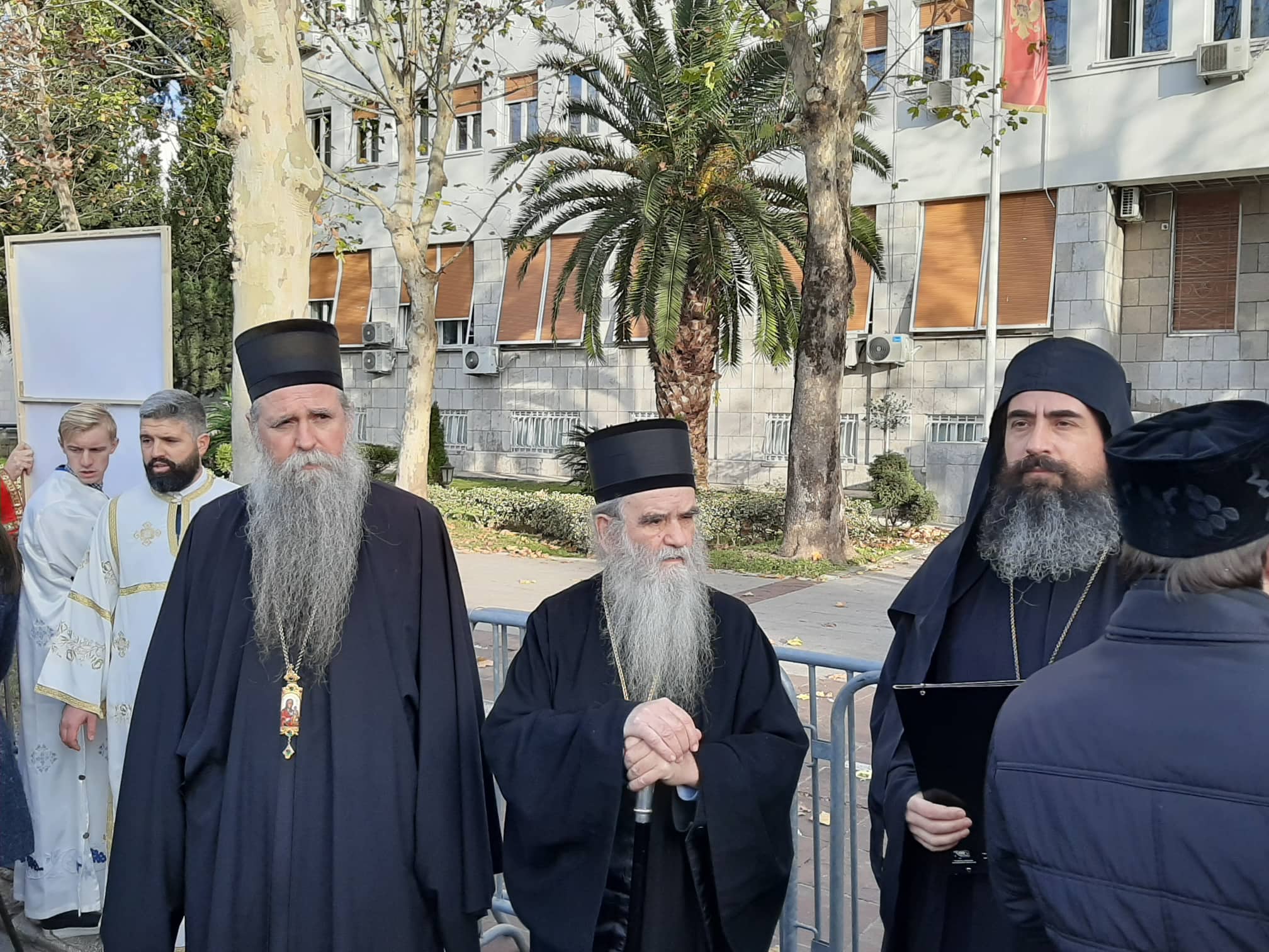 Amfilohije pisao Đukanoviću, Markoviću, Pažinu, Zenki i poslanicima