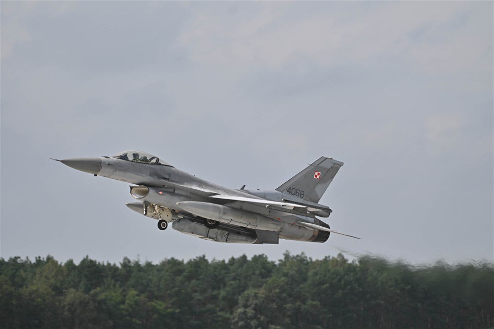Poljski F-16 se srušio tokom probe za aeromiting, poginuo pilot