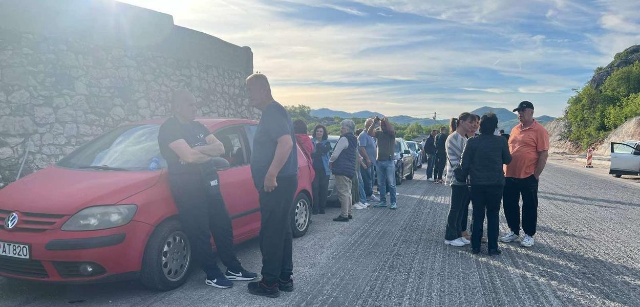 Građani Cetinja i večeras blokirali put ka Podgorici