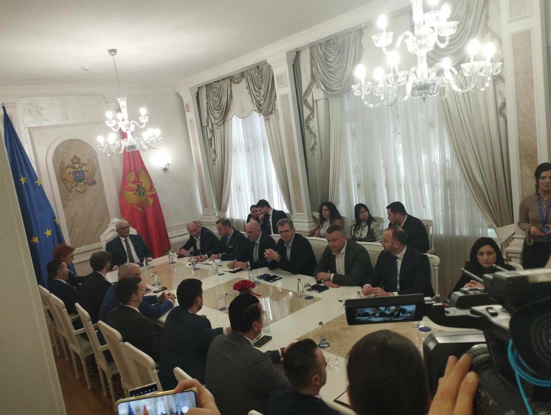 Većina nije prihvatila prijedlog opozicije da se VK obrate dan nakon sjednice SO Budva; Moguće ranije zasjedanje budvanskog parlamenta, istovremeno sa državnim povodom budžeta?