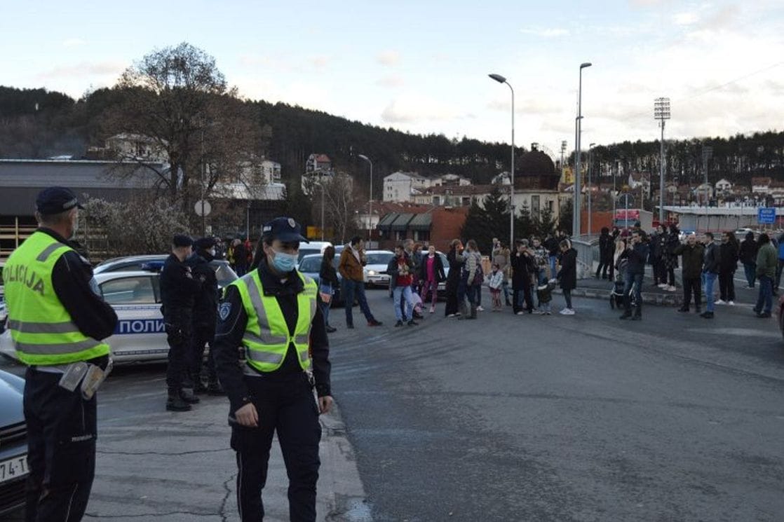 Blokada i u Užicu, policija dronom snimala učesnike