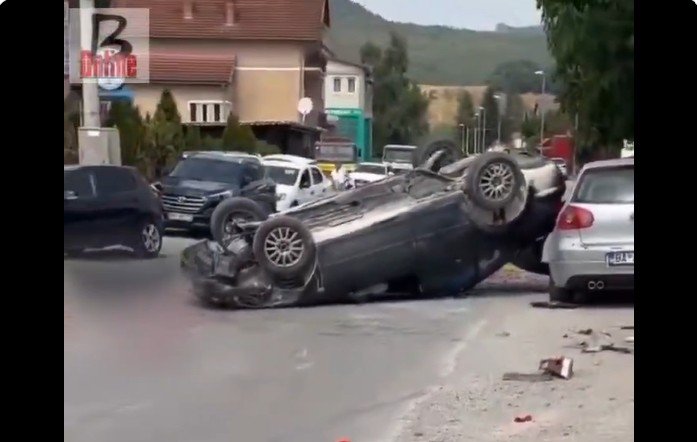Berane: Automobil se prevrnuo na krov, nema povrijeđenih