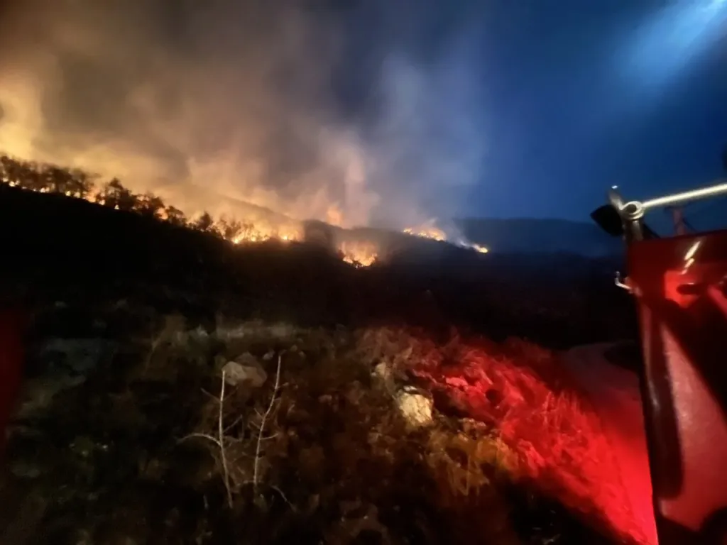 Dva požara na području Cetinja, u Markovini vatra prijeti kućama