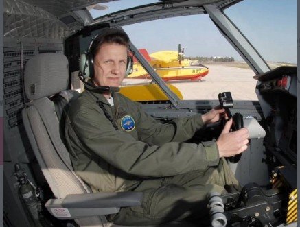 Hrvatskim kanaderom koji je gasio požare u Crnoj Gori, upravljala Diana Doboš, prva žena na svijetu koja upravlja protivpožarnim avionima