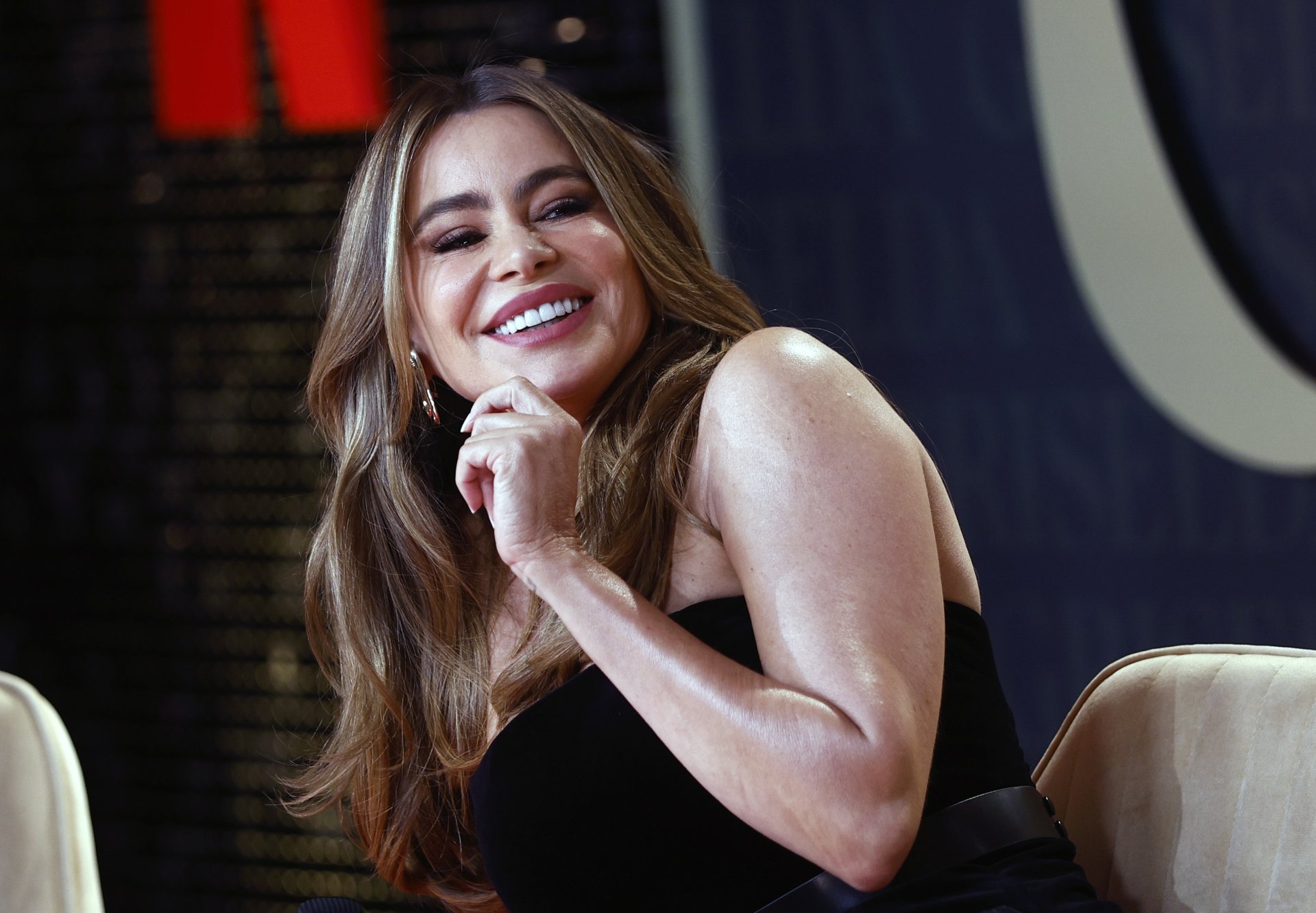 Sofia Vergara uhvaćena u zagrljaju zgodnog muškarca: Je li ovim potezom potvrdila da ima novog momka?