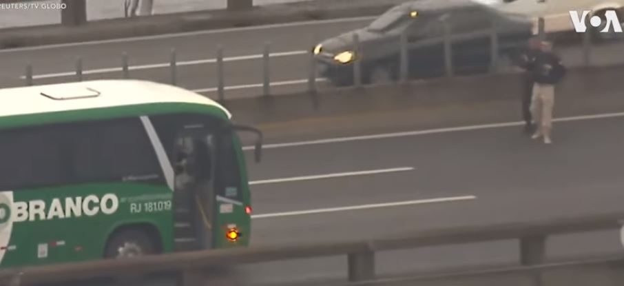 Otmičar ubijen, oslobođeni putnici autobusa