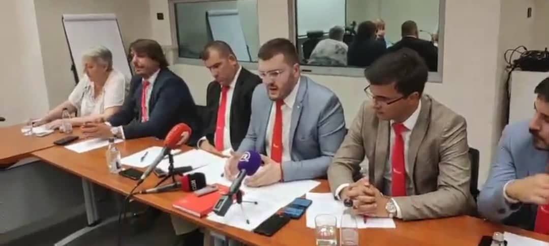 Jedno pričaju kod Orava, drugo u amandmanima, a treće sa pokretom "Odupri se“