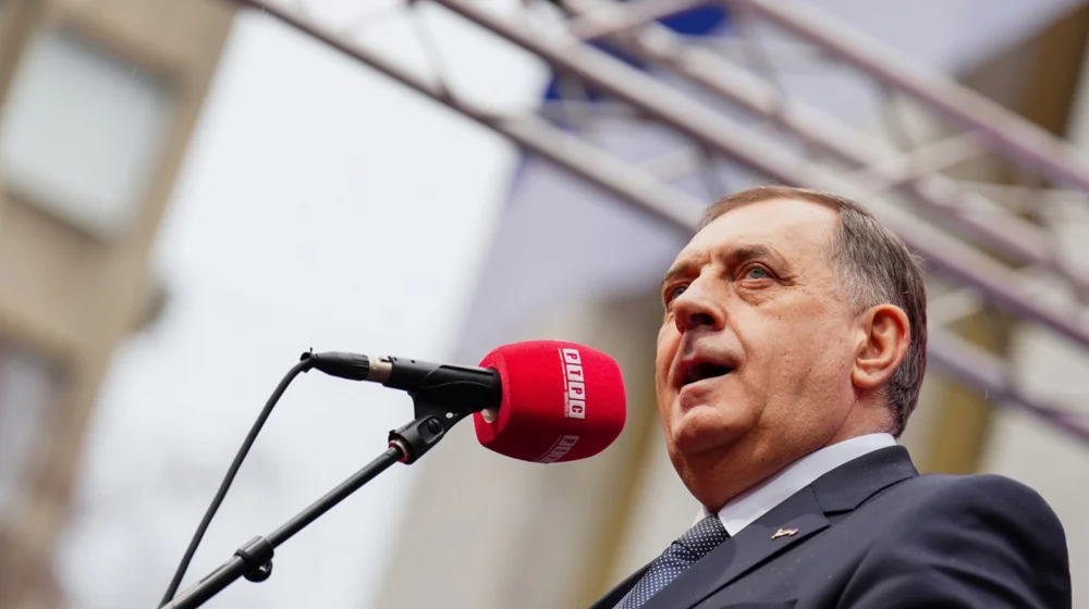 Vladajuća koalicija u Skupštini RS traži da se odbaci pravosnažna presuda i da Dodik nastavi da obavlja funkciju predsjednika