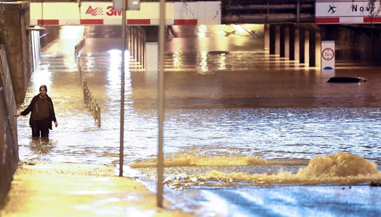 Potop u Zagrebu: Vatrogascima na hiljade poziva, poplavljene ulice, kuće...