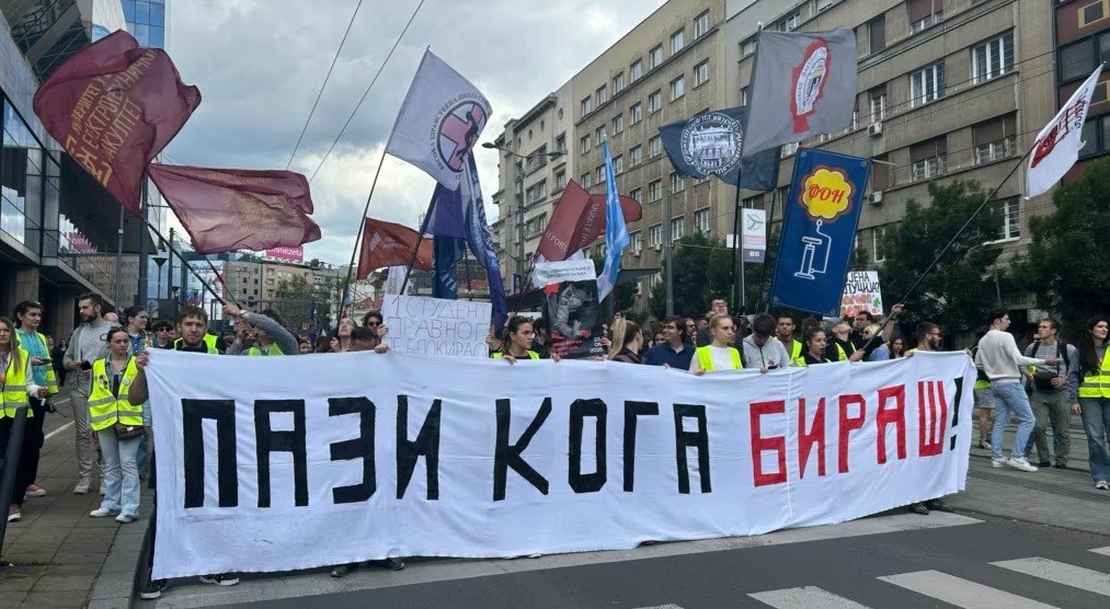 Pozivi na vanredne izbore sa studentskog protesta u Beogradu
