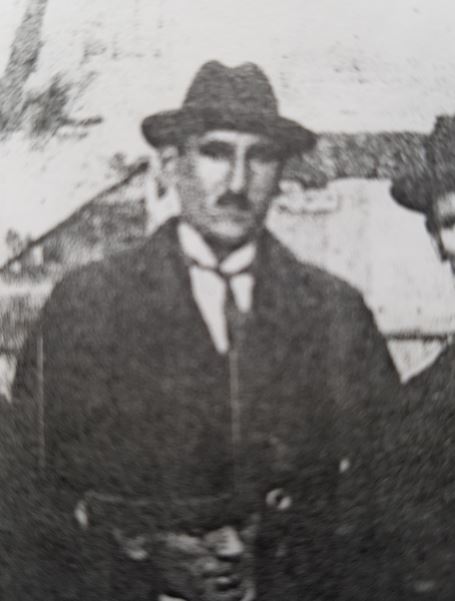 Dr Novica Zivkov Radović ispred kolašinskog zatvora 1926.