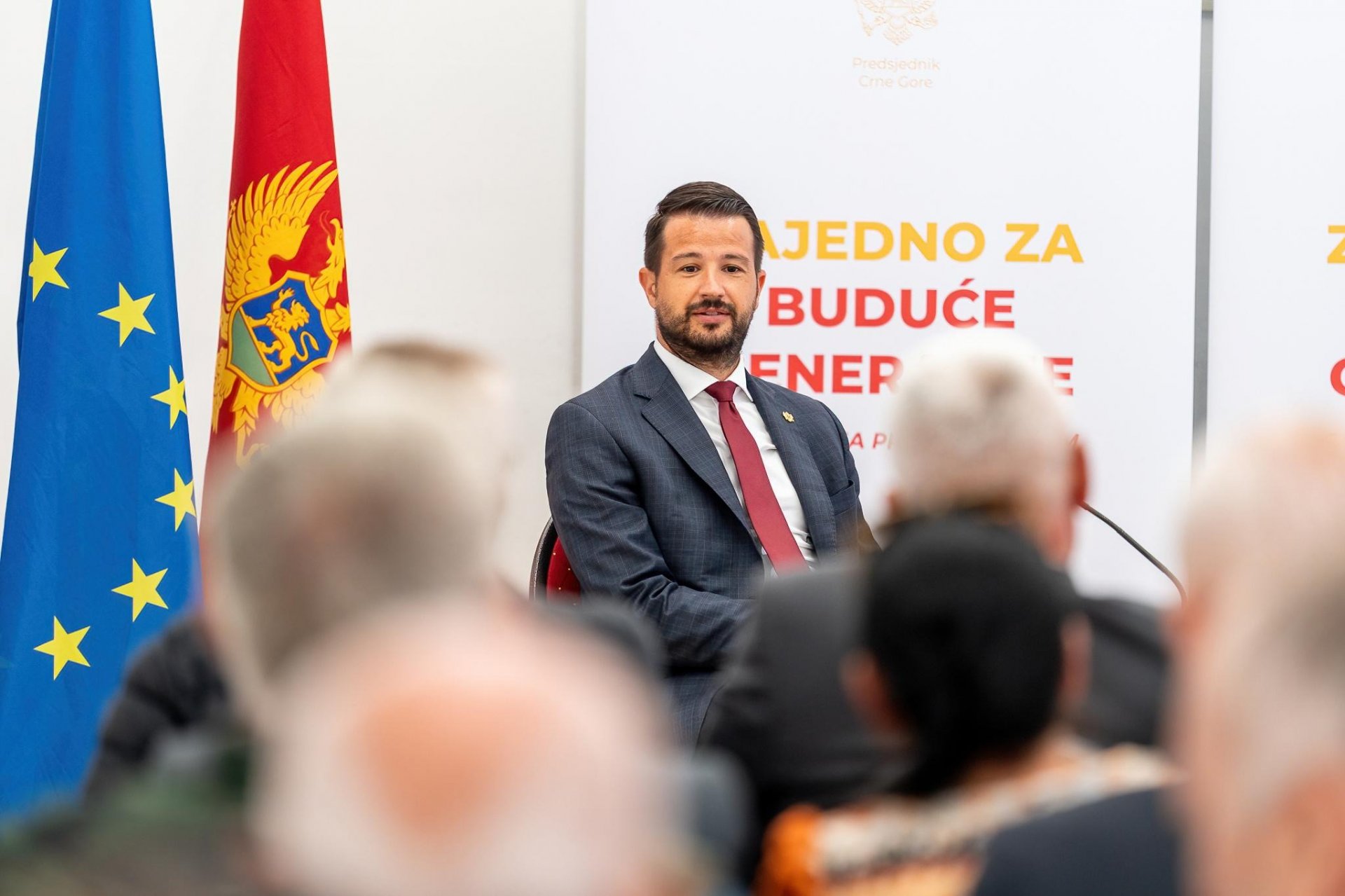 Milatović: Potpredsjednici Vlade i njihovi savjetnici  mjesečno troše više nego što se izdvoji za jedan lokalni put u Petnjici