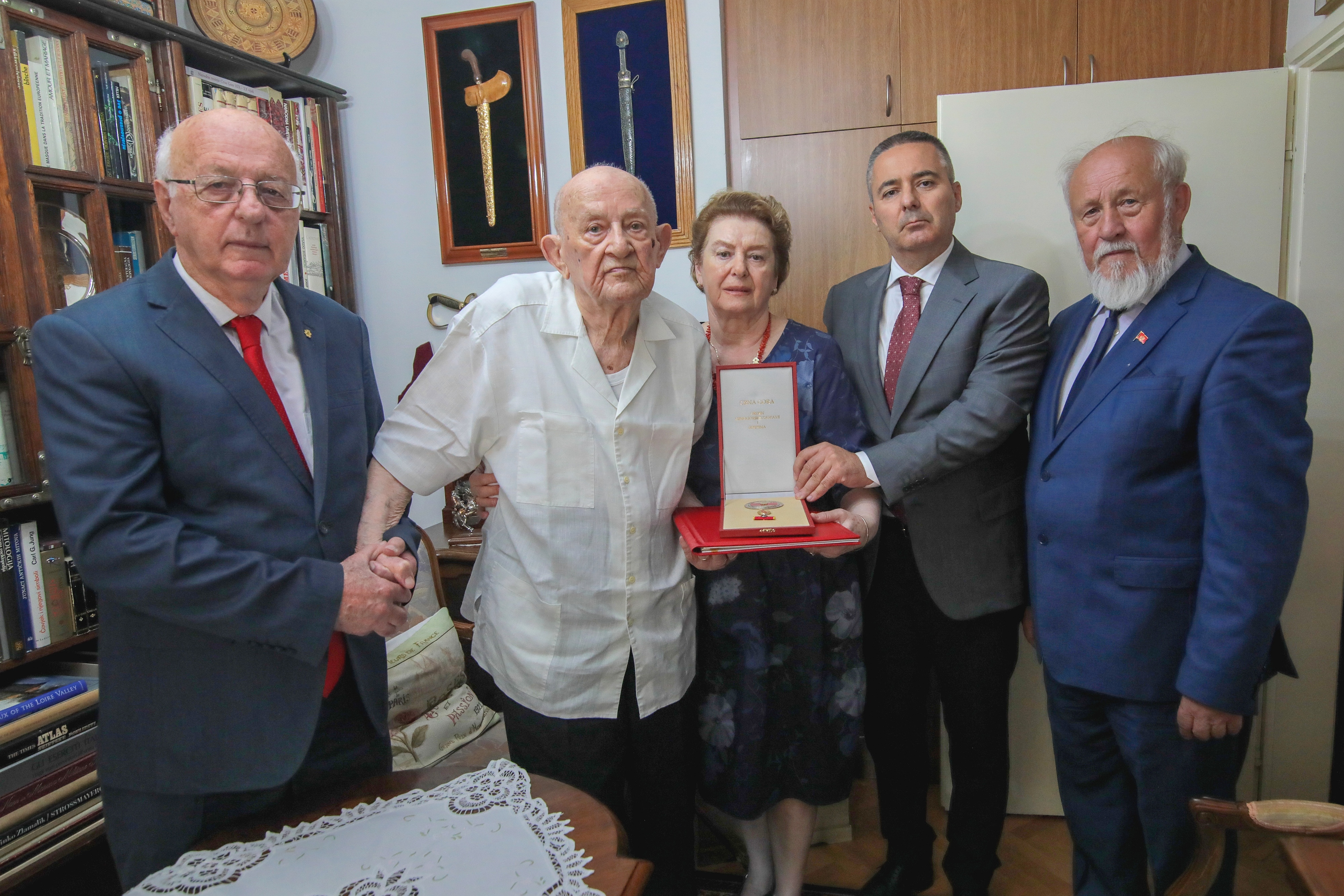 Veljović uručio orden admiralu Branku Mamuli
