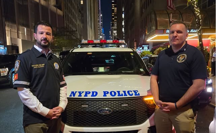 Milatović u majici njujorške policije, poklon od Tajne službe