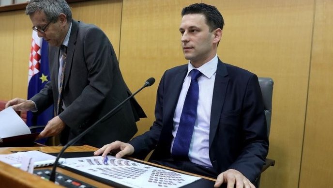 Petrov podnio ostavku: "Vlada nema većinu, izbori su jedino rješenje"