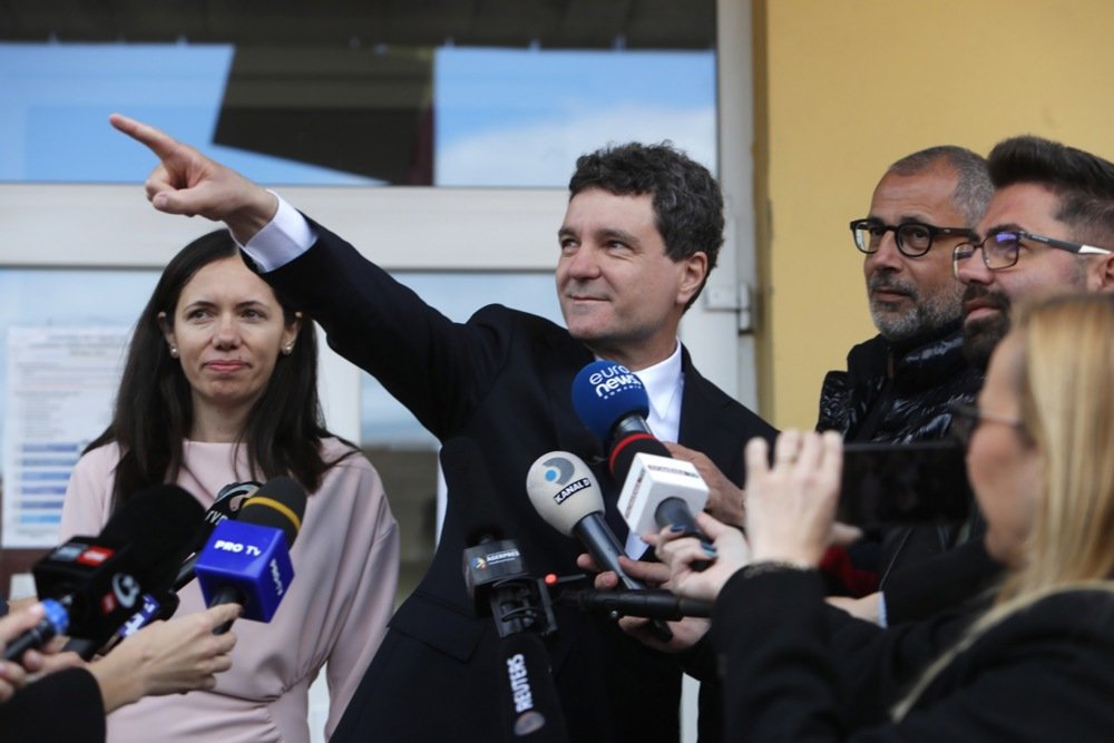 Proevropski kandidat Nikušor Dor vodi na predsjedničkim izborima u Rumuniji, pokazuju ankete
