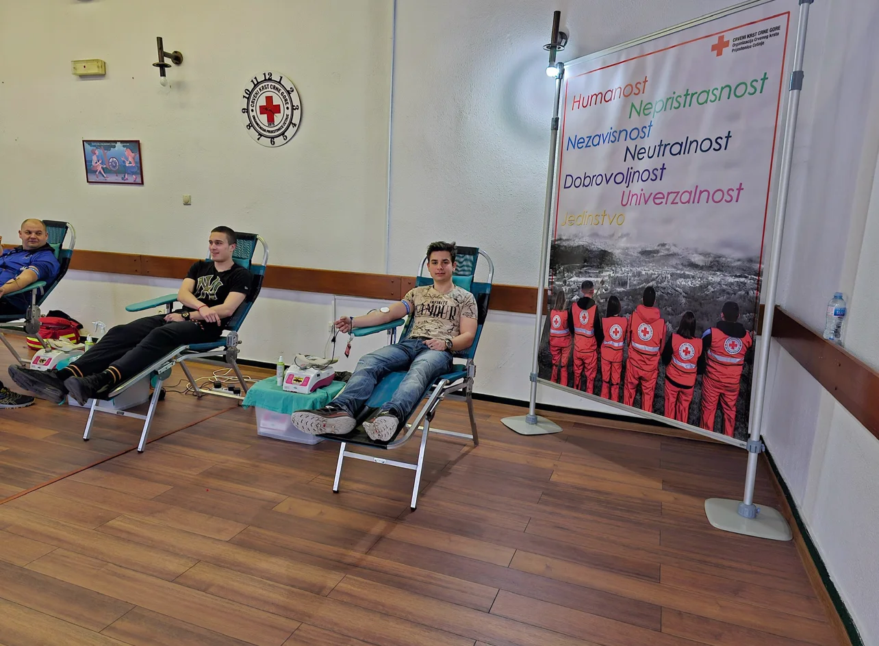 Akcija dobrovoljnog davalaštva krvi cetinjskih gimnazijalaca i profesora - Čas humanosti