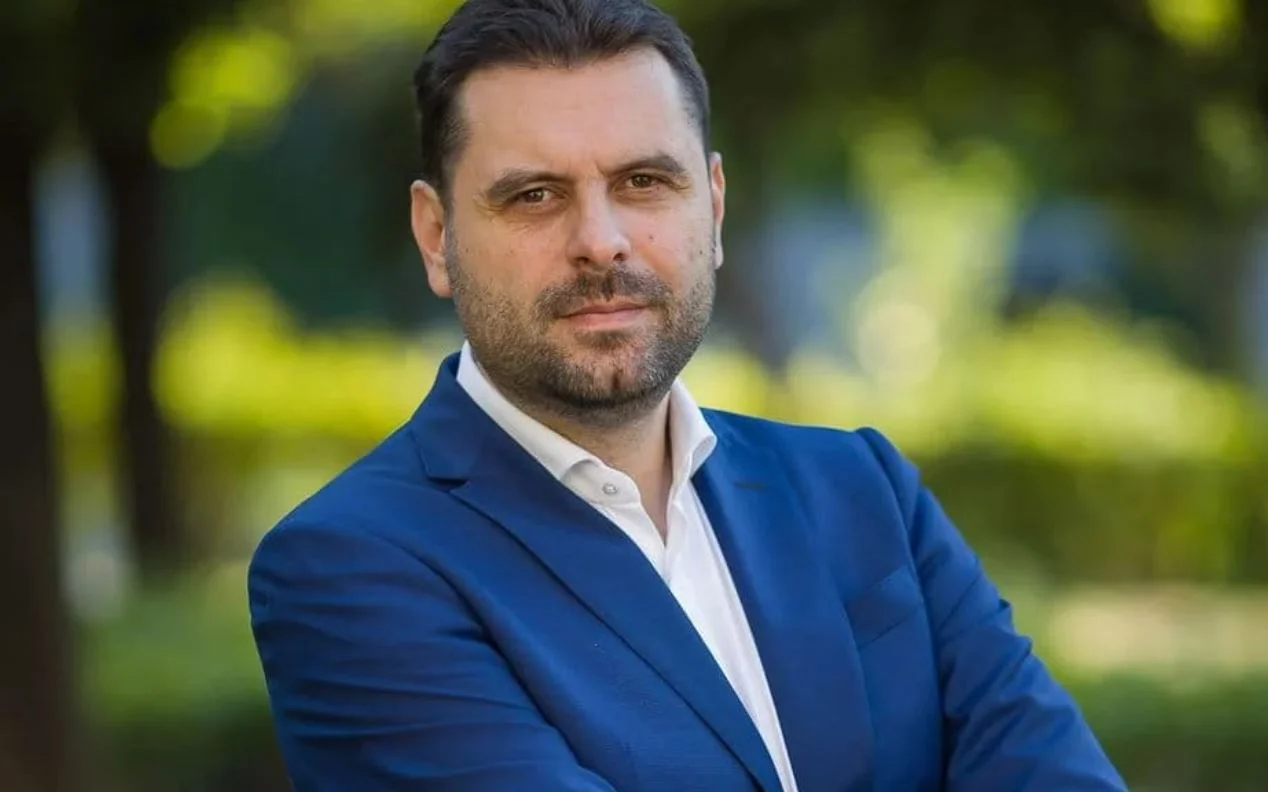 Vujović: "Demokratske" promjene unazadile demokratiju