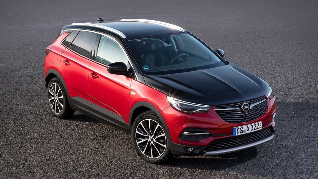 Opel Grandland X hibrid ima 300 KS