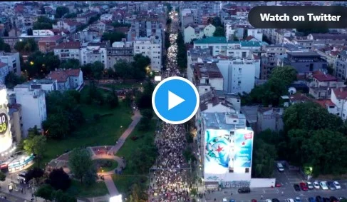 Pogled na protest u Beogradu iz drona VIDEO