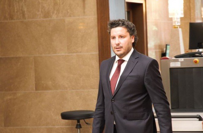 EPCG odgovorila Abazoviću: Projekat koji je ranije odgađan sada se sprovodi odgovorno i transparentno