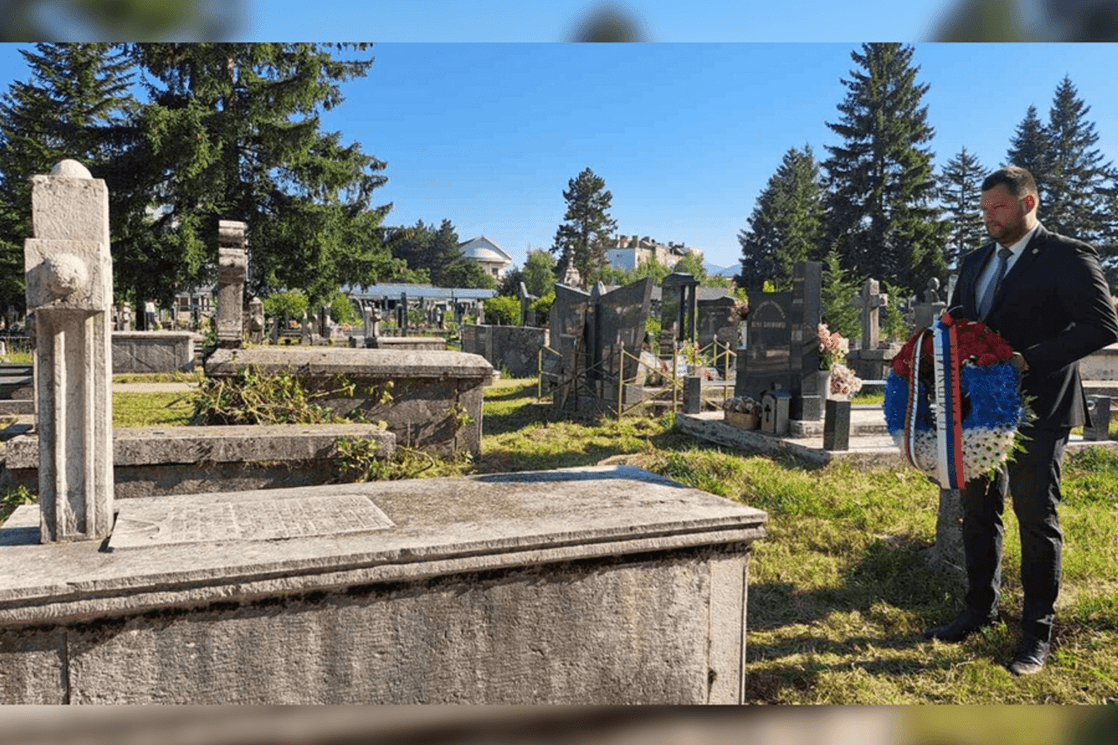 Kovačević položio vijenac na grob popa Mila Jovovića: Kapela na Lovćenu da bude ideja pomirenja u Crnoj Gori