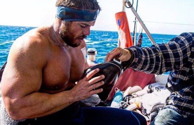 Plivao 157 dana u moru: Pojeo 500 banana, pogledajte kako izgleda njegovo tijelo nakon te avanture